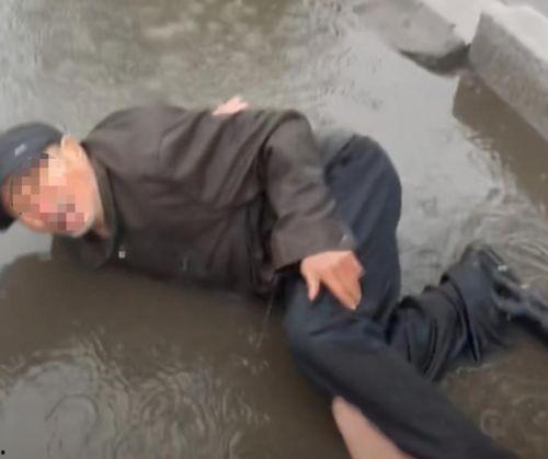 吃瓜季节不等人的视频